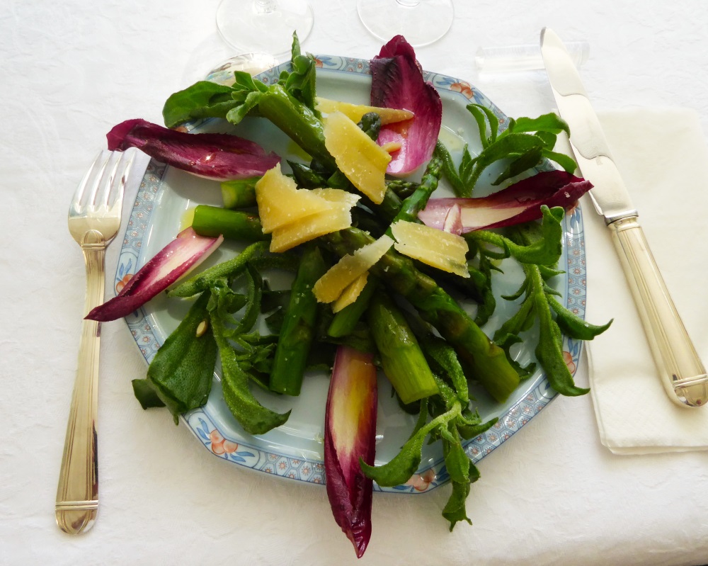  Salade d'asperges verte, copeaux de Parmesan 